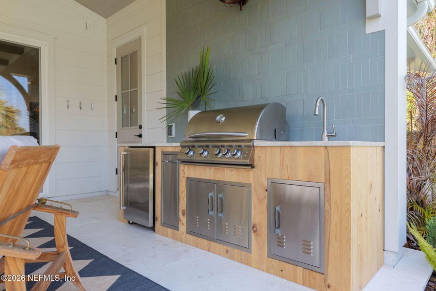 Exterior details and patio area of a home in , Ponte Vedra Beach (Image 30).
