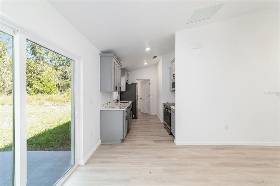 Spacious, unfurnished interior of a new home in , Ocala (Image 8).