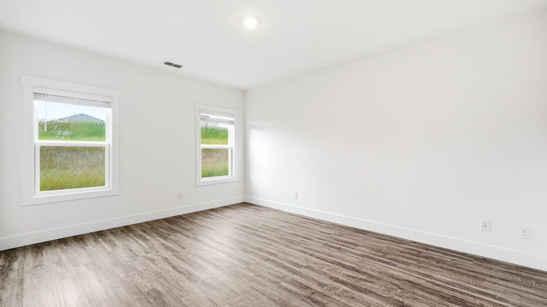 Spacious, unfurnished interior of a new home in Fieldcrest Acres, Blountville (Image 27).