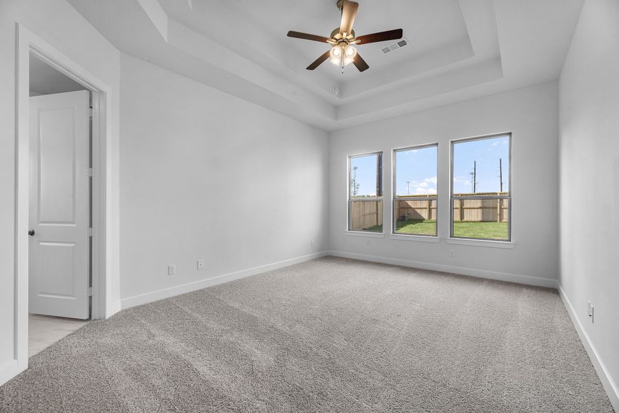 Spacious, unfurnished interior of a new home in Sienna, Missouri City (Image 19).