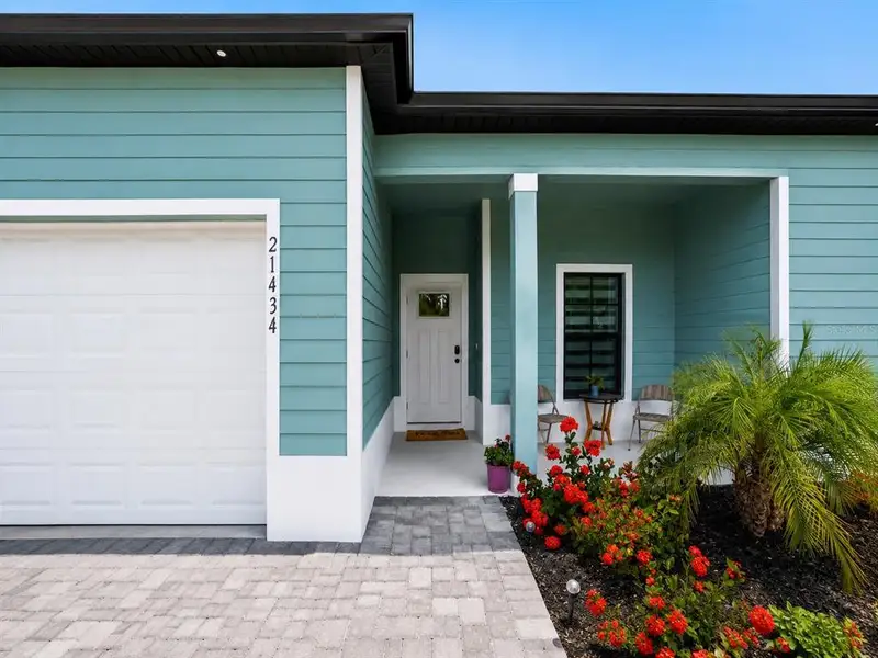Exterior details and patio area of a home in , Port Charlotte (Image 26).
