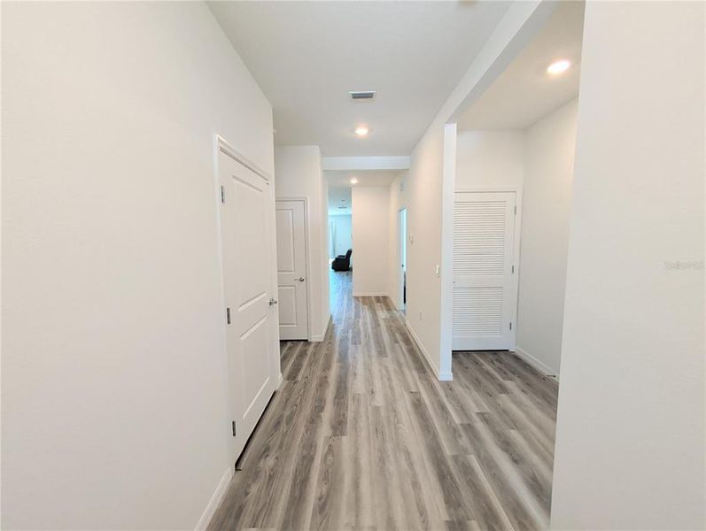 Spacious, unfurnished interior of a new home in Farm at Varrea Villas, Plant City (Image 16).