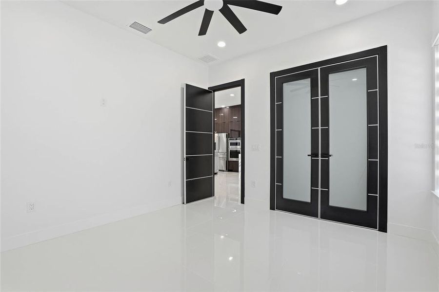 Spacious, unfurnished interior of a new home in , Tampa (Image 47).
