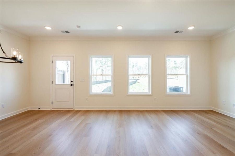 Spacious, unfurnished interior of a new home in Cherokee Township, Acworth (Image 38).