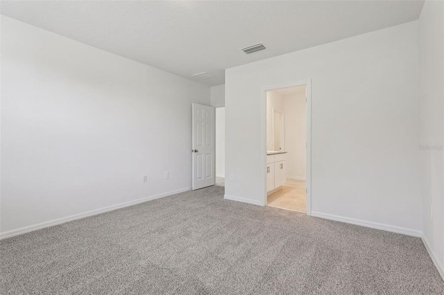 Spacious, unfurnished interior of a new home in Bradbury Creek - Signature Series, Haines City (Image 26).