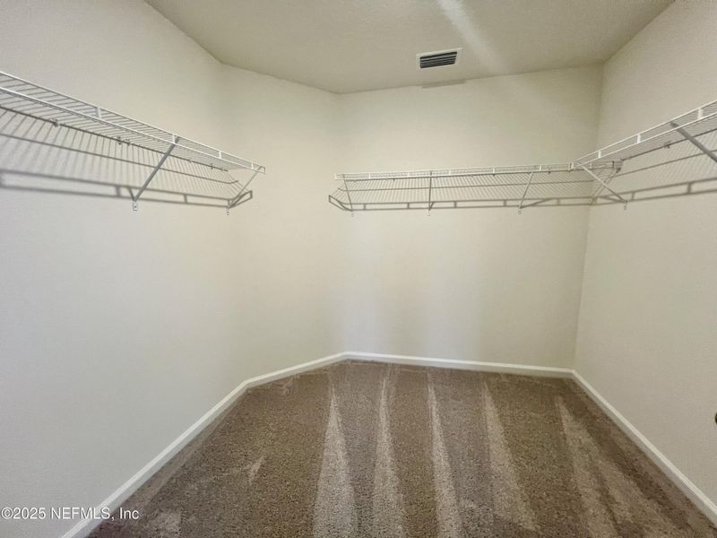 Spacious, unfurnished interior of a new home in , Jacksonville (Image 12).