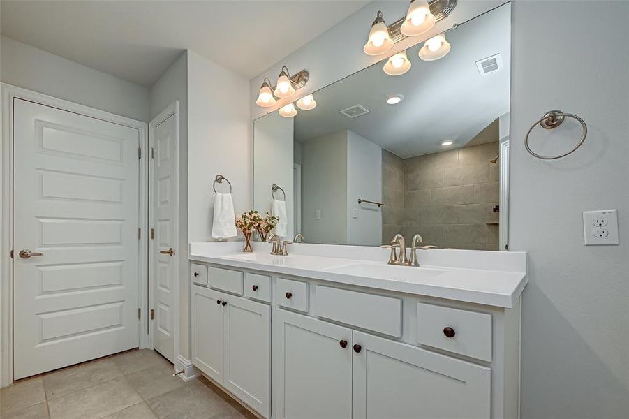 Furnished interior view inside a new home in Lago Mar, Texas City (Image 33).