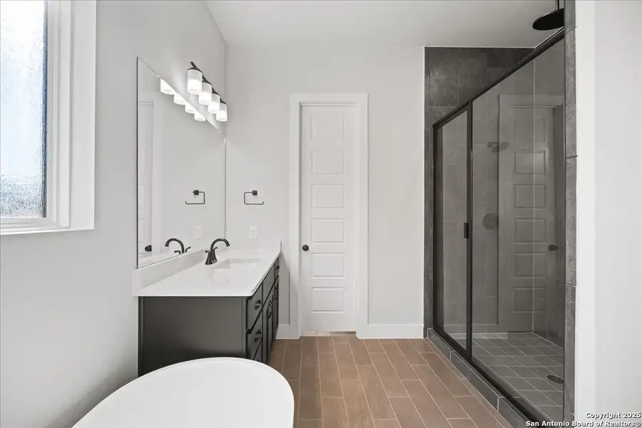 Furnished interior view inside a new home in Village at Three Oaks, Seguin (Image 8). Furnished interior view inside a new home in Village at Three Oaks, Seguin (Image 8).