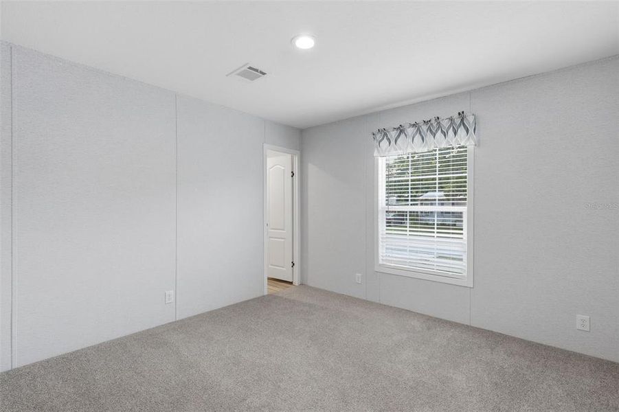 Spacious, unfurnished interior of a new home in , Casselberry (Image 12).