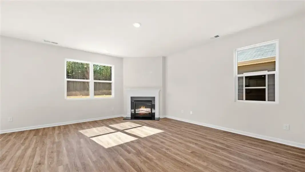 Spacious, unfurnished interior of a new home in Poplar Preserve, Newnan (Image 13).