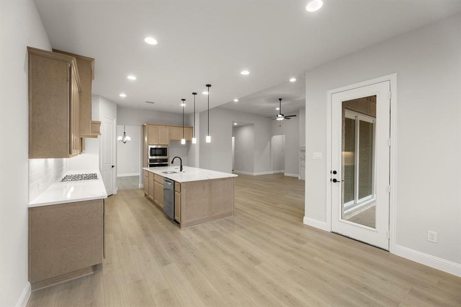 13. 2101 Clairmount - Nook (2)