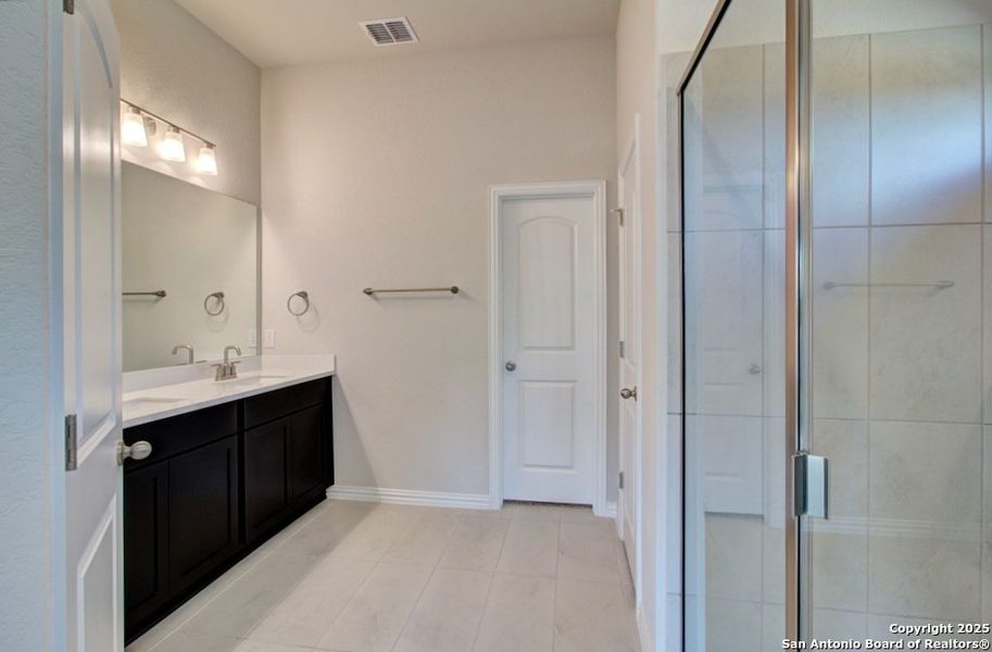 Furnished interior view inside a new home in Veranda, San Antonio (Image 12).