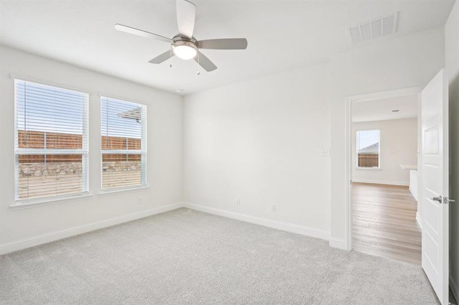 Spacious, unfurnished interior of a new home in Eagle Creek, Denton (Image 13).