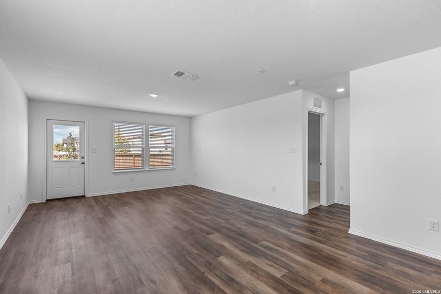 Spacious, unfurnished interior of a new home in , San Antonio (Image 20).