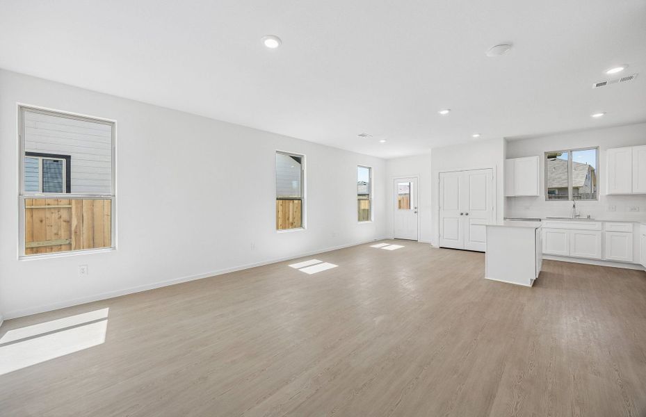 Spacious, unfurnished interior of a new home in Mavera, Conroe (Image 22). Spacious, unfurnished interior of a new home in Mavera, Conroe (Image 22).