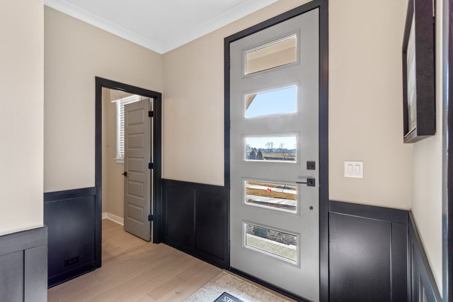 Representative furnished interior of a home built from the Huxley by Fischer Homes in Veranda Manor, Canton (Image 7).
