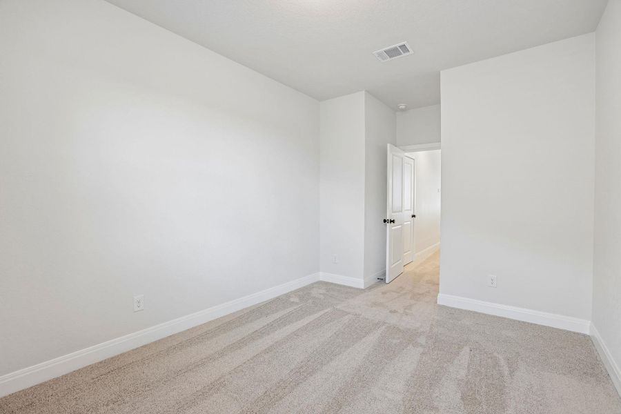 Spacious, unfurnished interior of a new home in 6 Creeks, Kyle (Image 18).