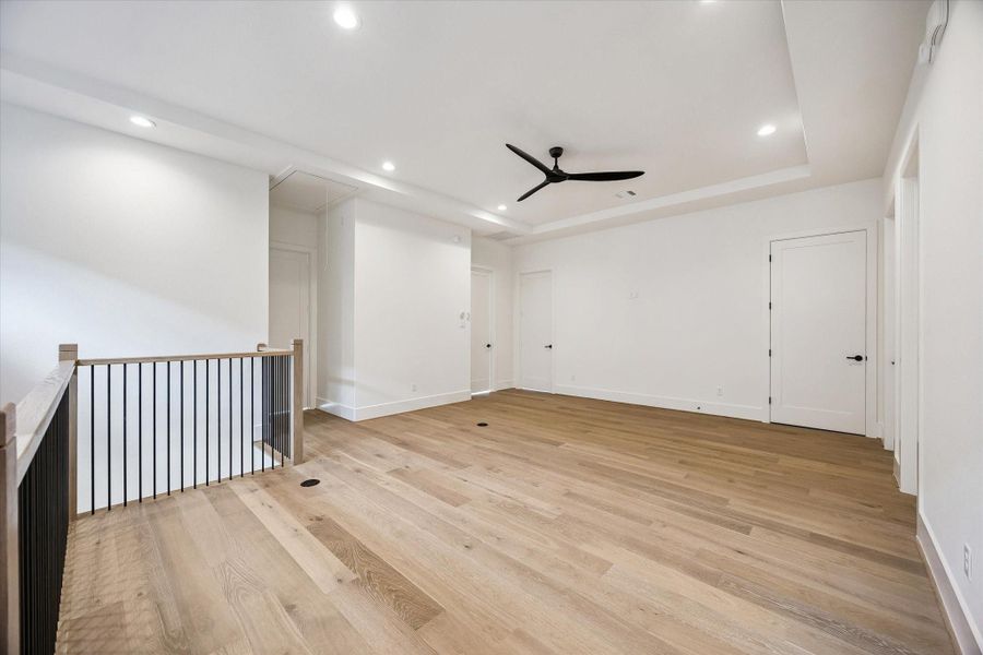 Game room - offers a tray ceiling and ceiling fan. Game room - offers a tray ceiling and ceiling fan.
