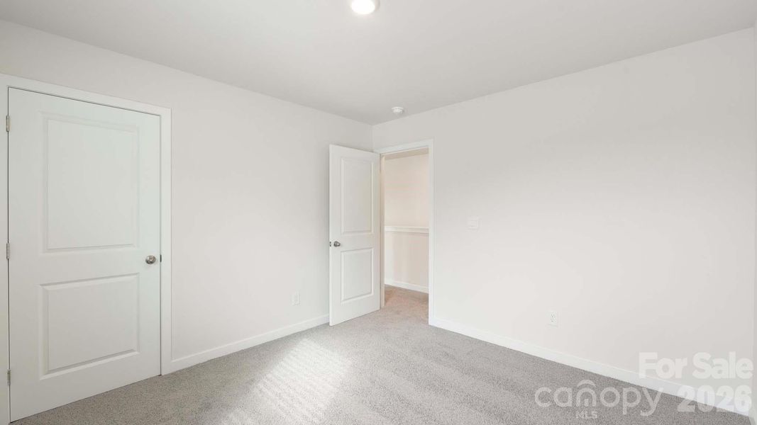 Spacious, unfurnished interior of a new home in Sonoma Hills, Charlotte (Image 21).