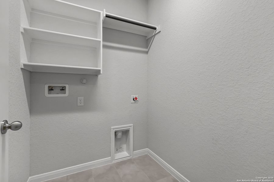 Spacious, unfurnished interior of a new home in Mayfair 50', New Braunfels (Image 14).