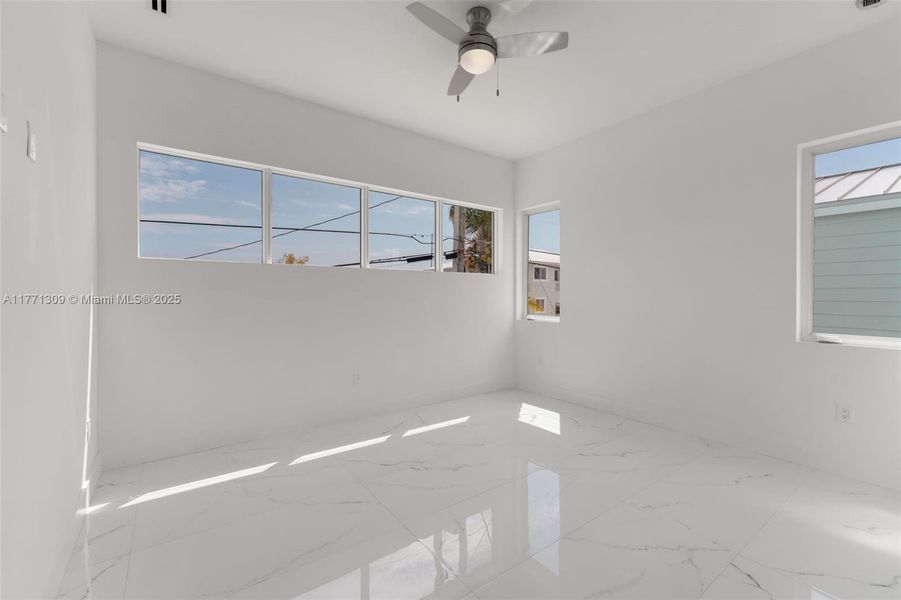 Spacious, unfurnished interior of a new home in , Key Largo (Image 22).
