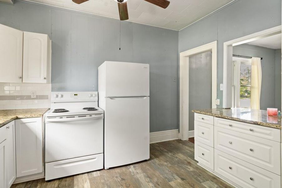 Furnished interior view inside a new home in , Groesbeck (Image 6). Furnished interior view inside a new home in , Groesbeck (Image 6).