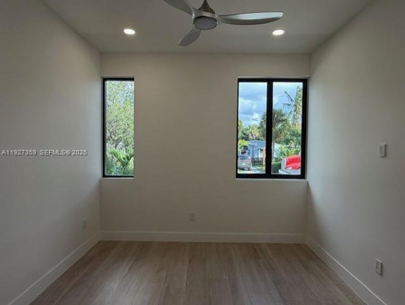 Spacious, unfurnished interior of a new home in , Fort Lauderdale (Image 43).