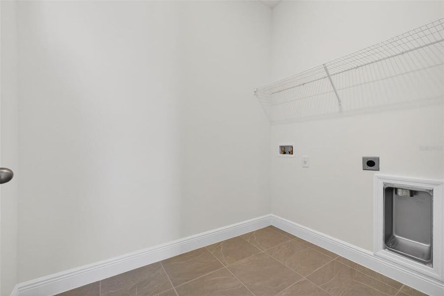 Spacious, unfurnished interior of a new home in Reserve at Hammock Oaks, Lady Lake (Image 28). Spacious, unfurnished interior of a new home in Reserve at Hammock Oaks, Lady Lake (Image 28).