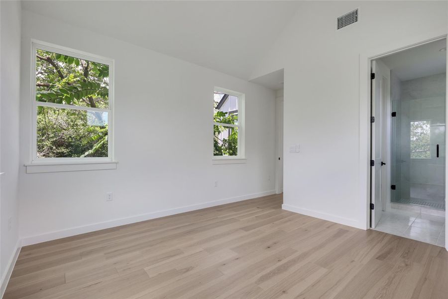 Spacious, unfurnished interior of a new home in , Austin (Image 25).