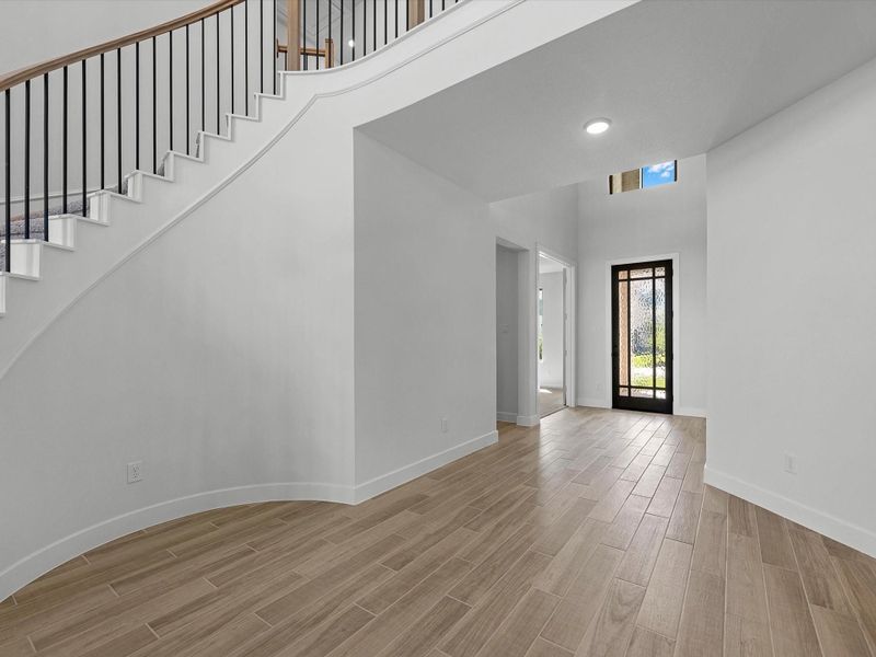 Spacious, unfurnished interior of a new home in Fulshear Lakes, Fulshear (Image 16).