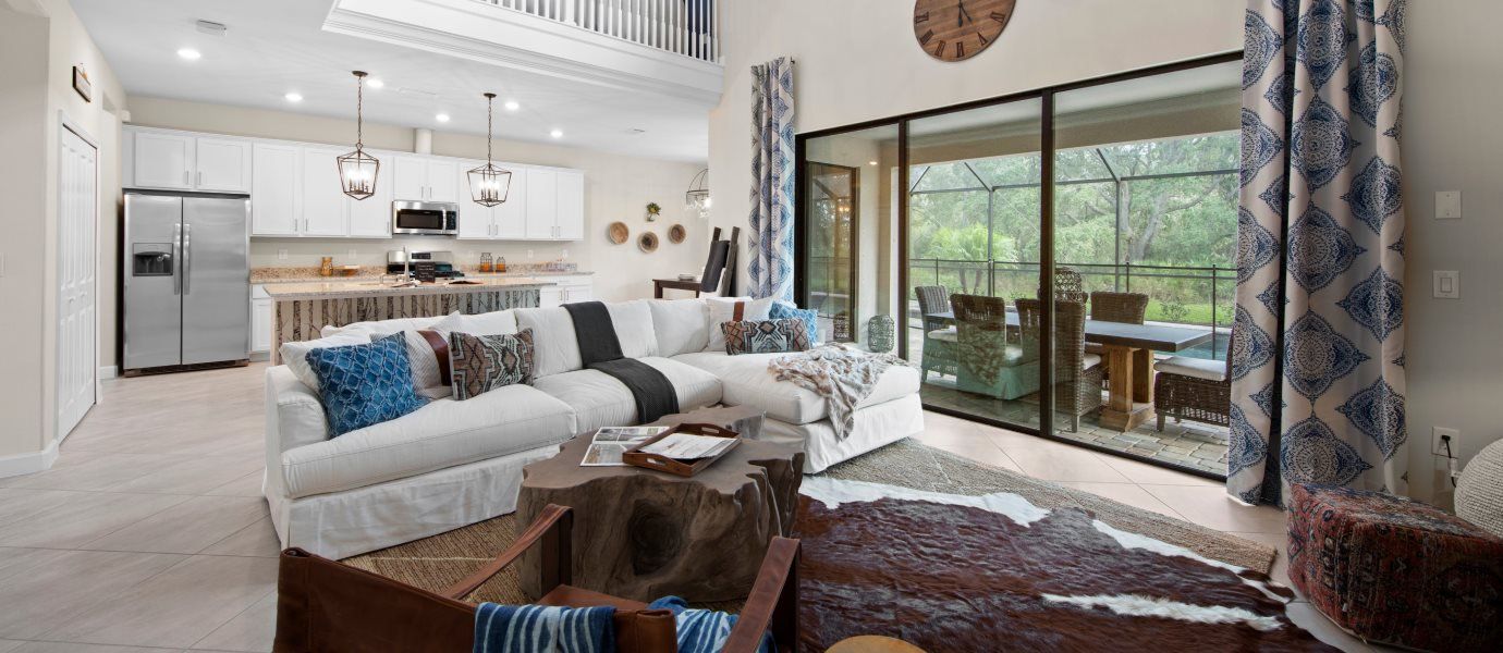 Lorraine-Lakes Manor Homes Sorrento Room