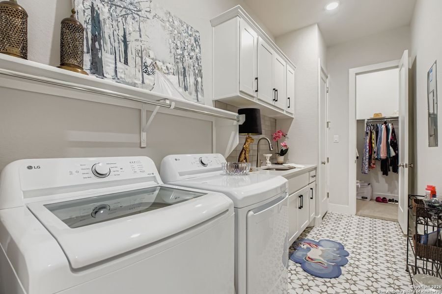 Furnished interior view inside a new home in Mesa Western, Cibolo (Image 16).