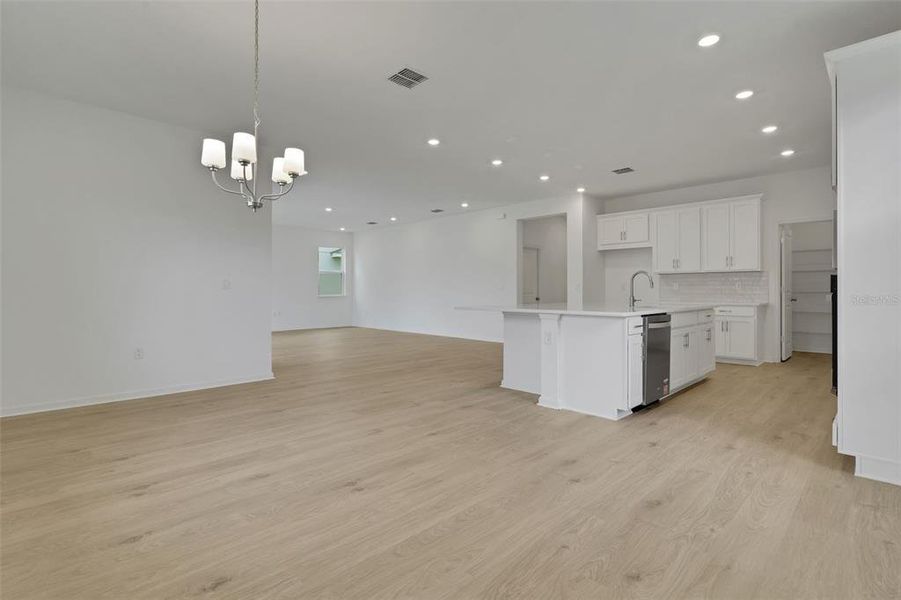 Spacious, unfurnished interior of a new home in Crossroads at Kelly Park, Apopka (Image 20).