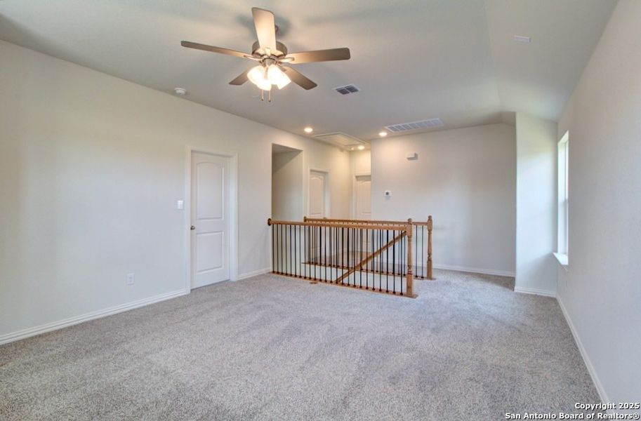 Spacious, unfurnished interior of a new home in Casinas at Gruene, New Braunfels (Image 11).
