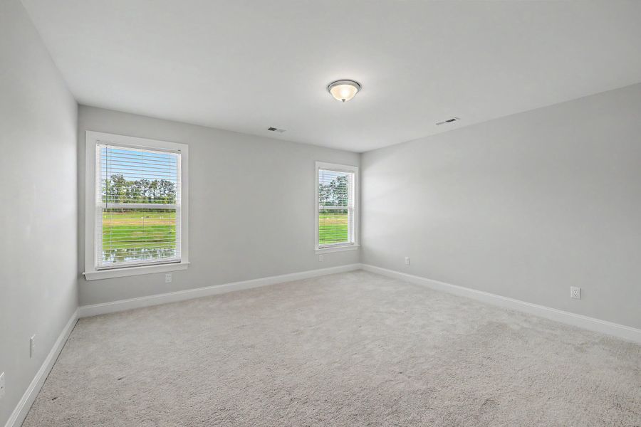 Spacious, unfurnished interior of a new home in Parker's Preserve, Ridgeville (Image 25).