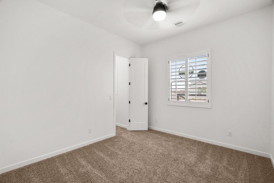 Spacious, unfurnished interior of a new home in Verdancia, El Paso (Image 49).