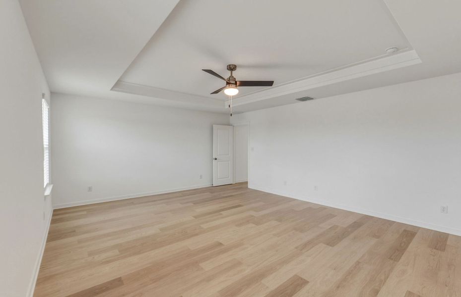 Spacious, unfurnished interior of a new home in Sunfield, Buda (Image 36).