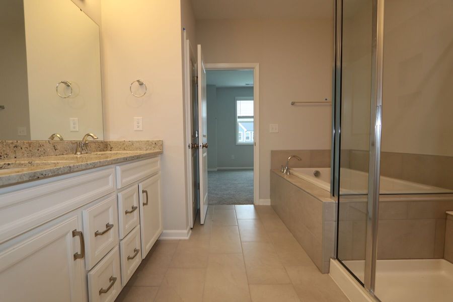 Owner's Bathroom Owner's Bathroom