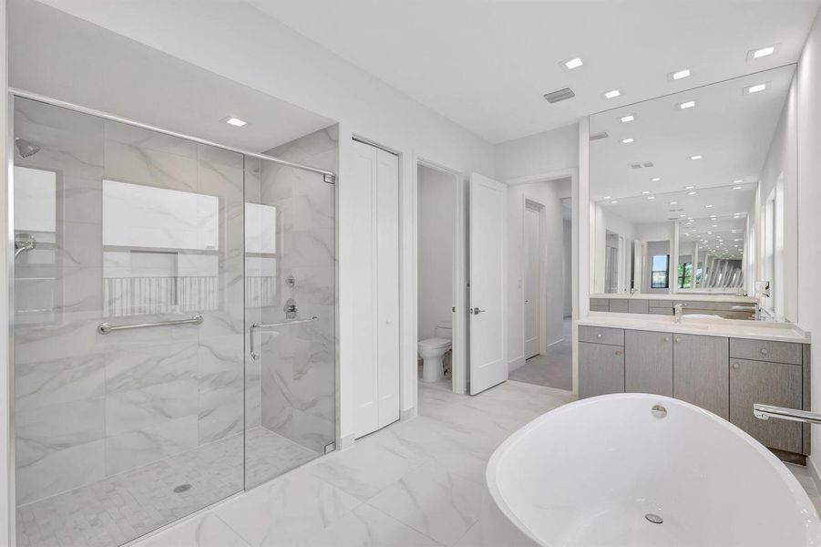 Main Bathroomweb-or-mls-4 (141) Main Bathroomweb-or-mls-4 (141)
