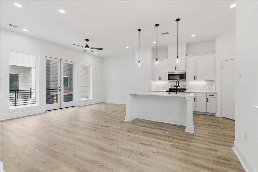 Spacious, unfurnished interior of a new home in , Houston (Image 14).