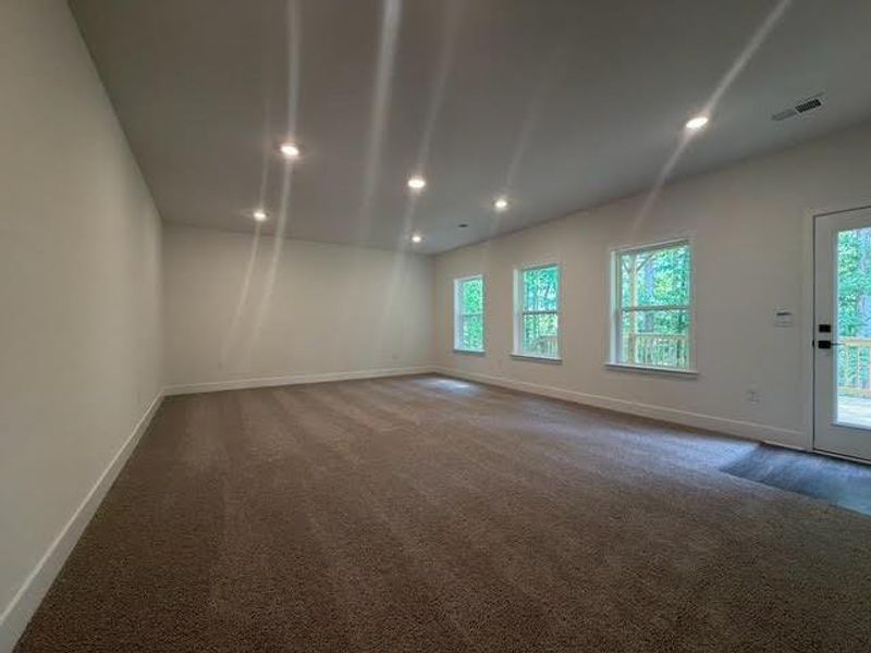 Spacious, unfurnished interior of a new home in Tuscany Hills, Douglasville (Image 29).