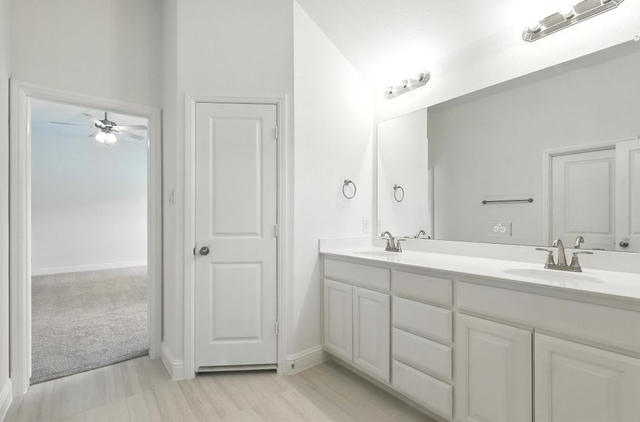 Representative furnished interior of a home built from the Hanover by Cheldan Homes in Craftsmen's Corner, Cleburne (Image 48).