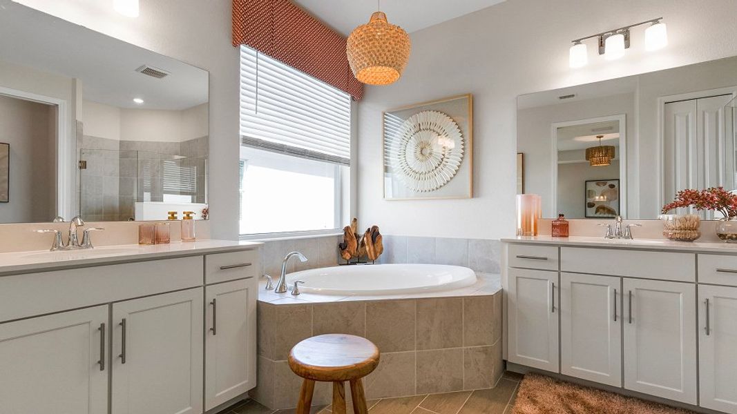 2246 Cypress Owners Bath 2of2 Base2