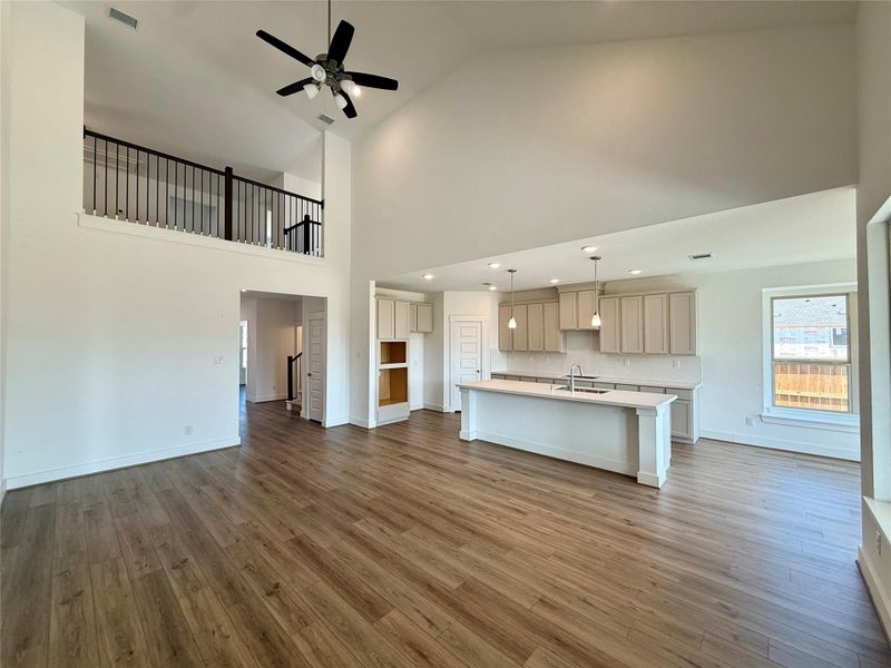 Imagine greeting friends and family here, the space filled with their joyful chatter as you gather for celebrations. Imagine greeting friends and family here, the space filled with their joyful chatter as you gather for celebrations.