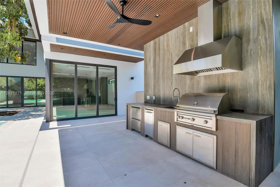 Exterior details and patio area of a home in , Miami (Image 35).