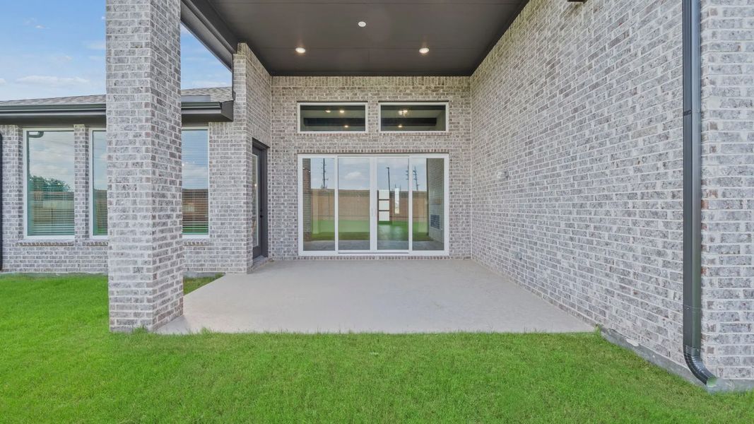 Representative exterior details of a home built from the Rivers by Chesmar Homes in Sofi Lakes, Katy (Image 3).