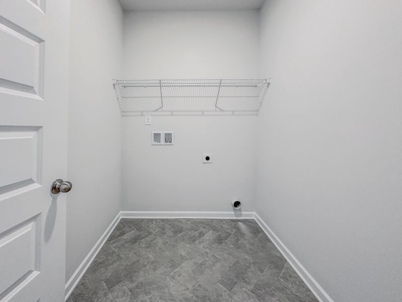 Representative unfurnished interior of a home built from the The Hampton by Smith Douglas Homes in Enclave at Willis, Willis (Image 16).