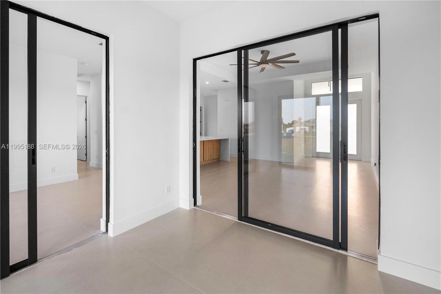 Spacious, unfurnished interior of a new home in , Cape Coral (Image 35).