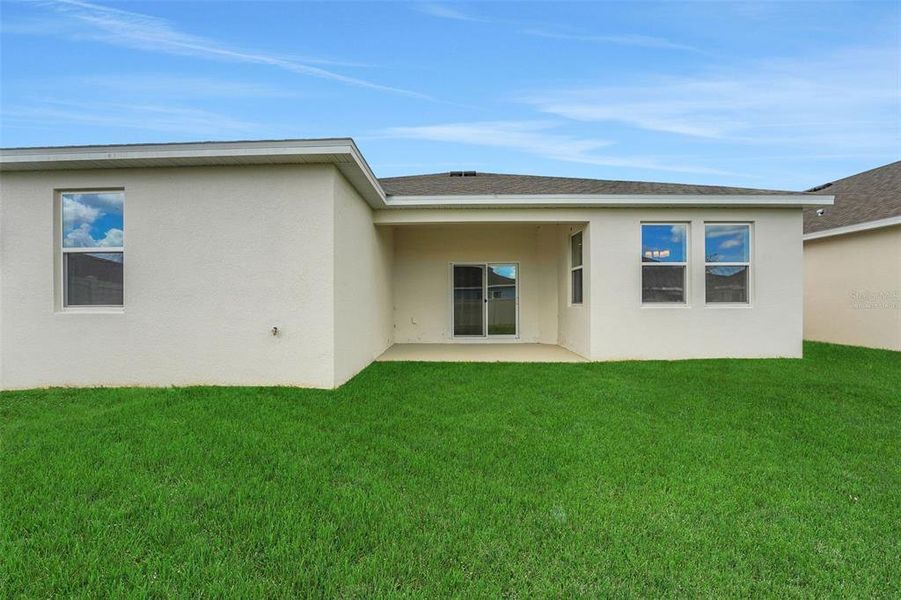 Exterior details and patio area of a home in Cypress Park Estates, Haines City (Image 17).