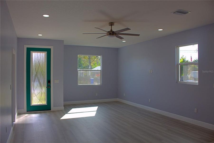 Spacious, unfurnished interior of a new home in , Tampa (Image 14).